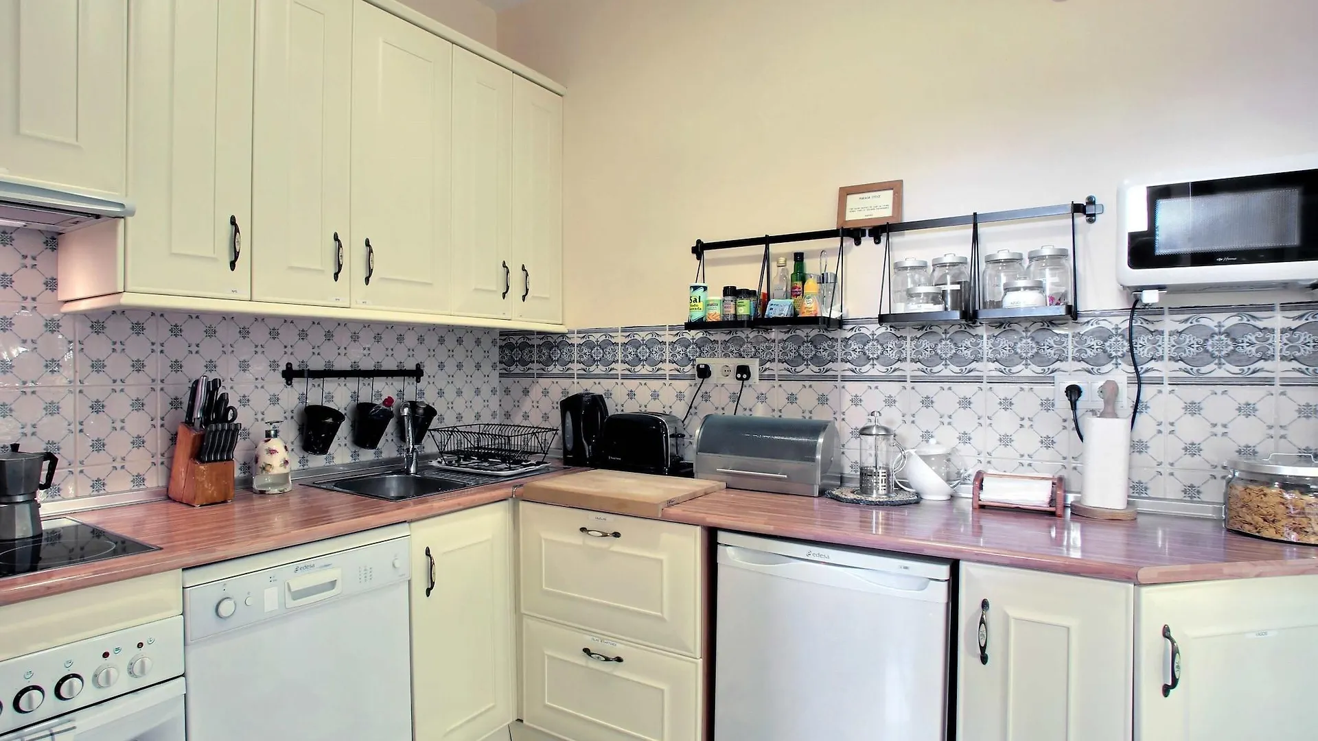 Malaga Lodge Guesthouse 3*,