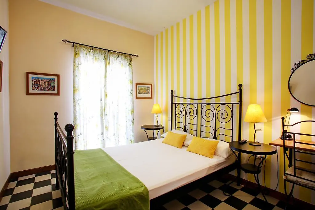 Malaga Lodge Guesthouse 3*,